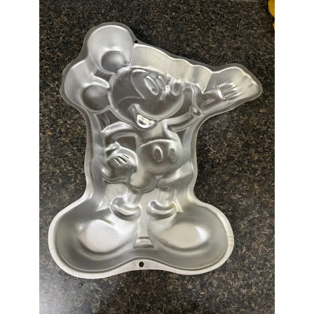 1995 Wilton Disney Mickey Mouse Aluminum Character Cake Pan #2105-3601